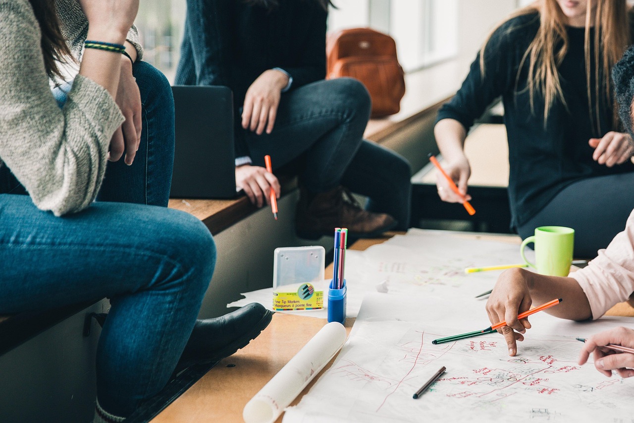 Leadership and Communication in Defense Projects