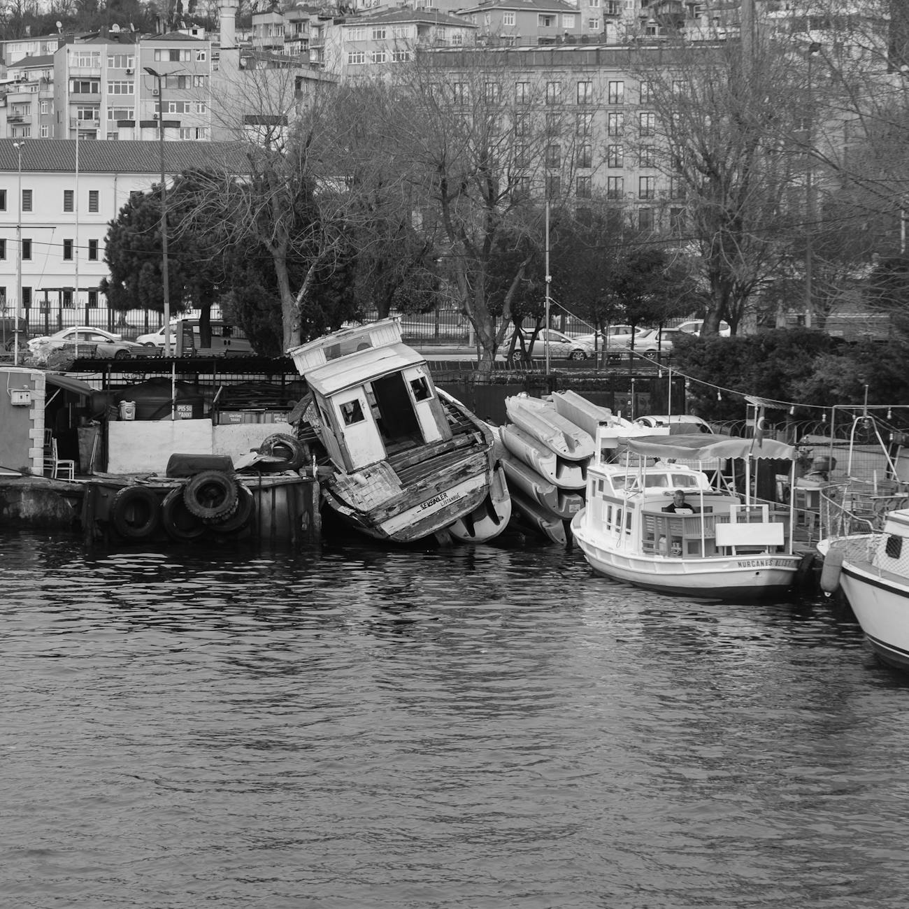 Marine Salvage Risk Assessment and Management